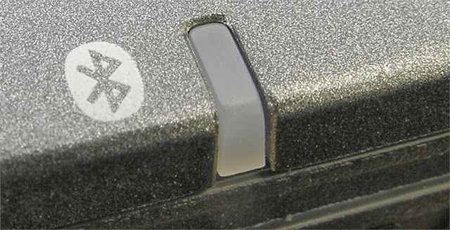 Адначасова з гэтым у правым ніжнім куце на працоўным стале ноўтбука адлюструецца фірмовы значок і з'явіцца абвестка пра ўключэнне bluetooth